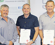 Johan Maritz (left) thanks Hannes Kruger and Hendrik Strauss after the presentation.